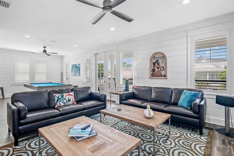 Lounge with pool table